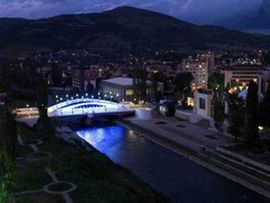 Bačena ručna bomba na garažu Srbina