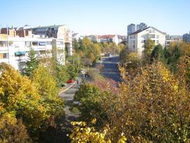 U pljački ranjeni policajac, pljačkaš i prolaznik