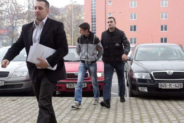 Uhapšeni brutalni napadači na učitelja