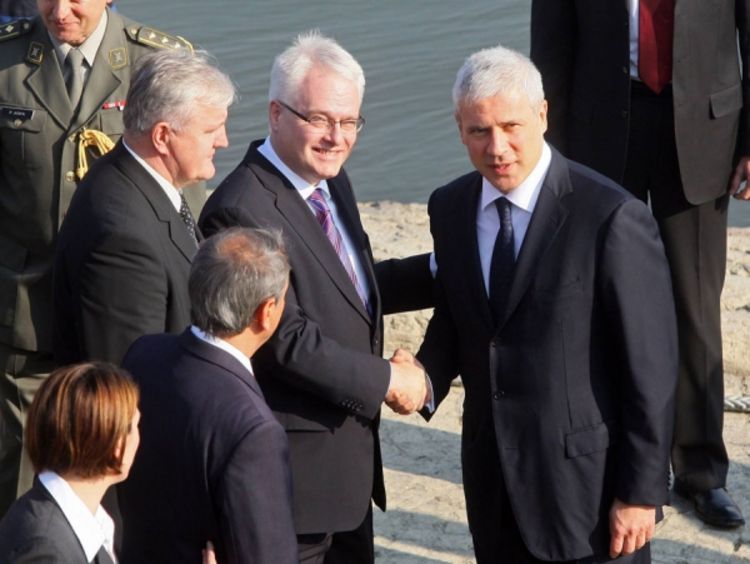 Izvinjenja za buduća pokoljenja