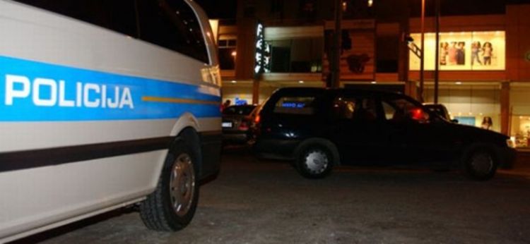 Torcida premlatila i opljačkala Ruse usred Zagreba