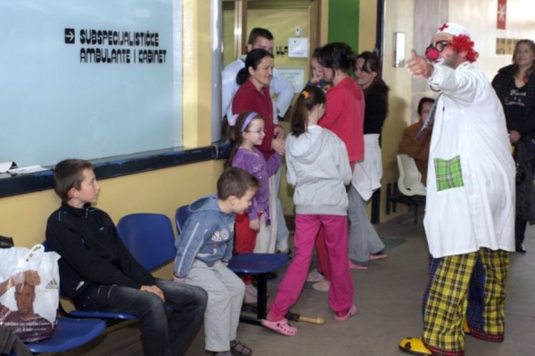 Klovnovi doktori u posjeti djeci
