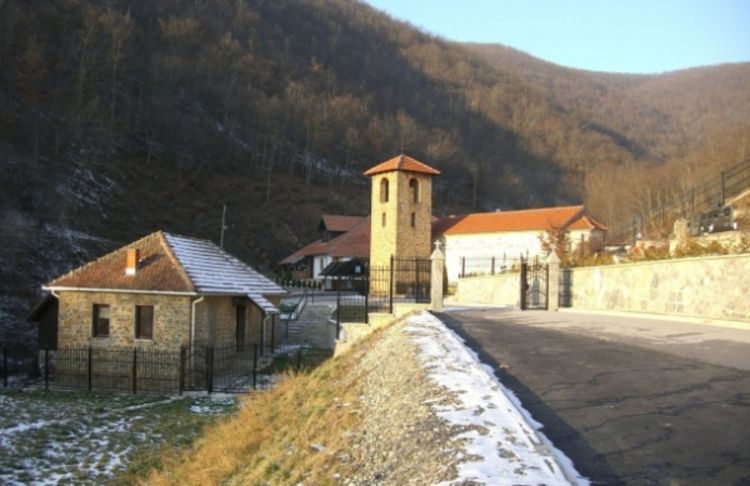 Artemije uzurpirao manastir