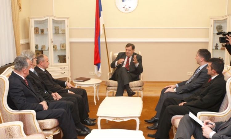DNS, SP i PDP za mandatara iz SNSD-a