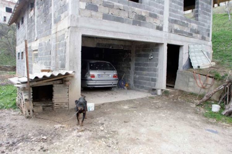 Bombama na kuću poslanika BPS-a