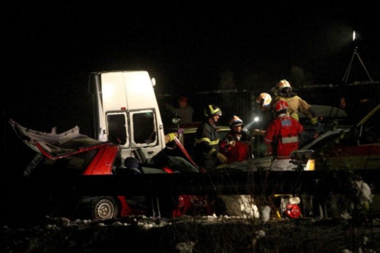 Troje mrtvih u sudaru 38 vozila