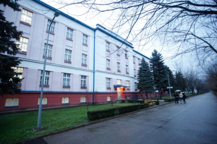 Upisali sina na fakultet bez diplome srednje škole