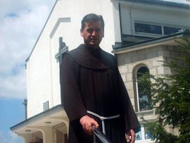 Ispred crkve pronađen mrtav sveštenik