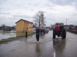 Dvorovi pod vodom, počela evakuacija