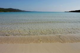 Smeće iz Albanije zatrpalo plažu Saharun