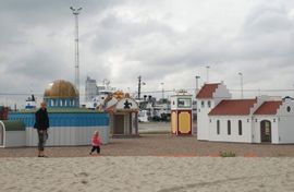Igralište sa džamijama i hramovima
