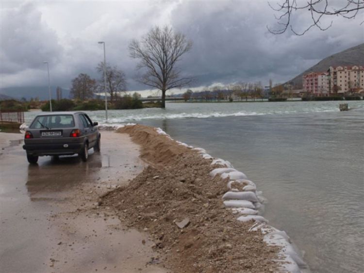 Uništena naselja, putevi, mostovi, nema struje i evakuisano stanovništvo