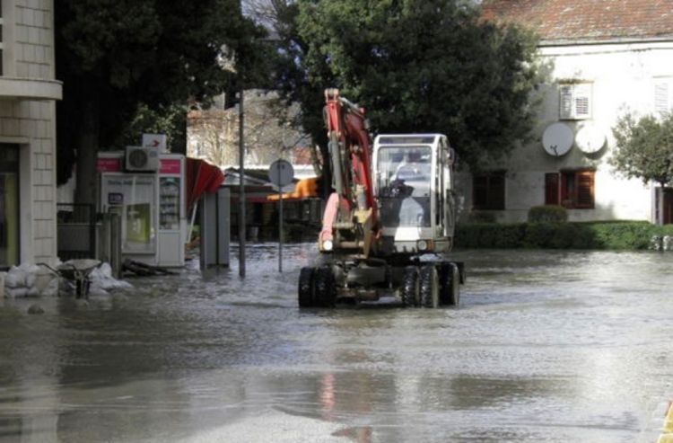 U Lici odsječena sela, Hrvatska Kostajnica u opasnosti