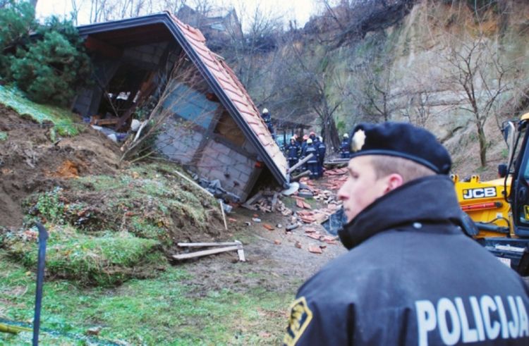Poginuli sin, majka i baka