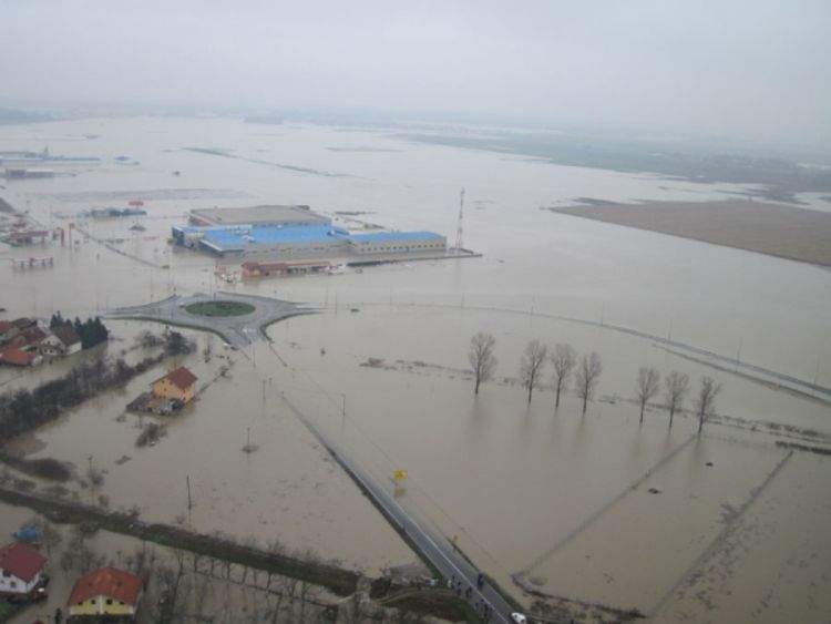 Sava prijeti potopom