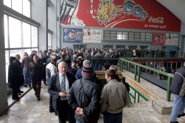 Vozovi stoje, privreda ispašta