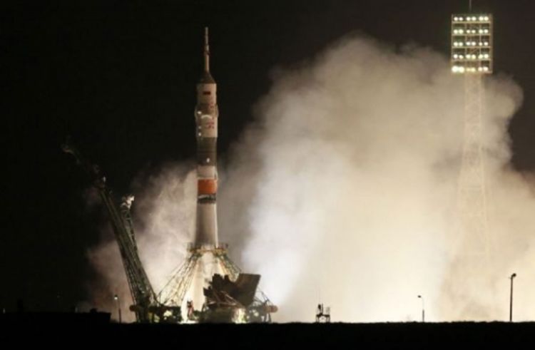 Lansirana Ruska raketa sa tri člana posade