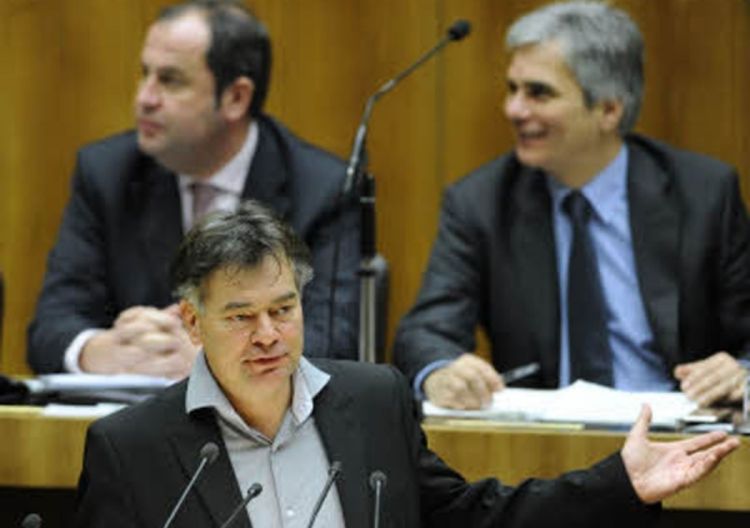 Poslanik neprestano govorio preko 12 sati