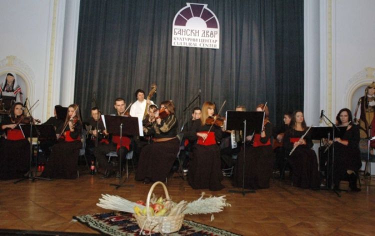 Narodna muzika za pečat sezone