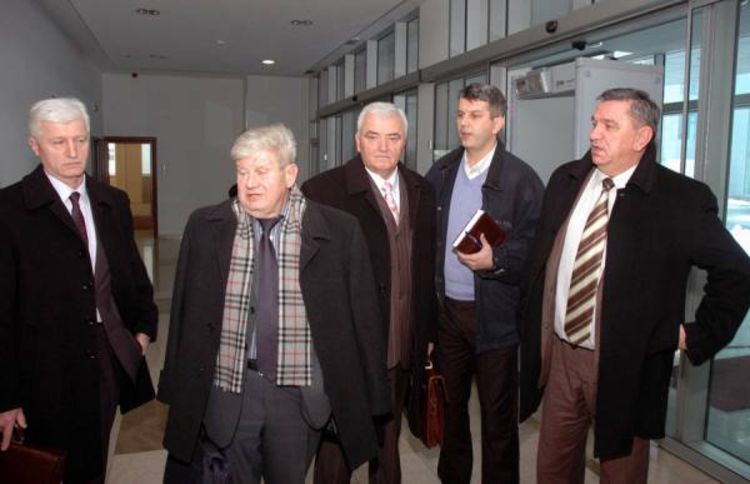 Vlada za kompromis sa privredom i sindikatom