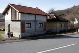 Napadač uhapšen, policajac se oporavlja