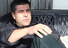 Feđa Isović: Počeo sam pisati da ne bih mijenjao djeci pelene