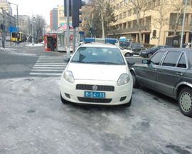 Policijsko vozilo na pješačkom prelazu pregazilo pješaka