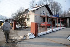 Napadači bacili bombu u dvorište Marka Dragojevića