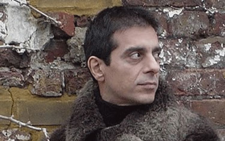Preminuo Mik Karn