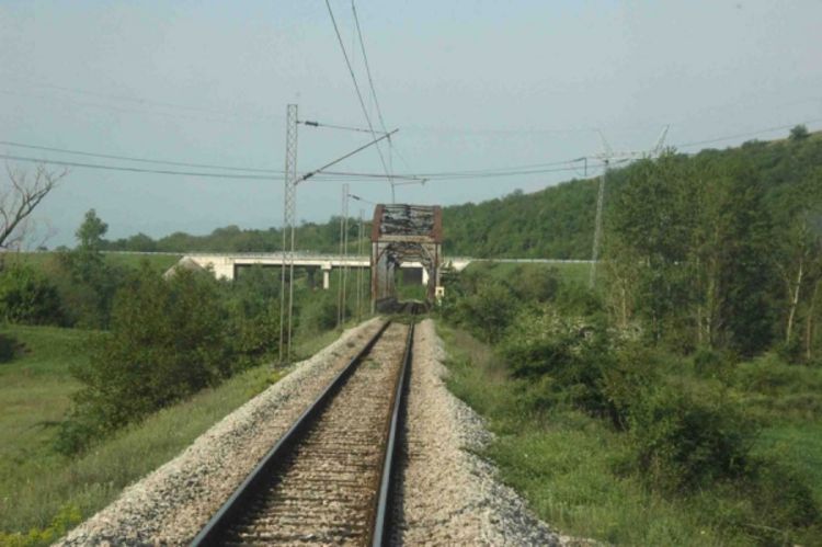 Voz pregazio dvoje djece