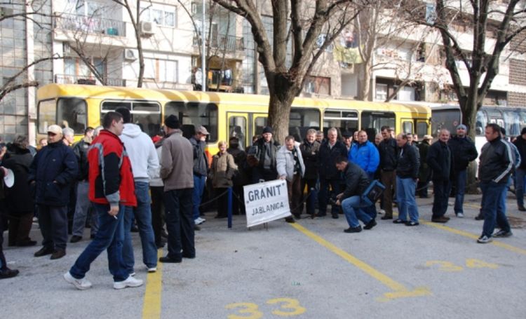 Neće ni jesti dok ne dobiju direktora