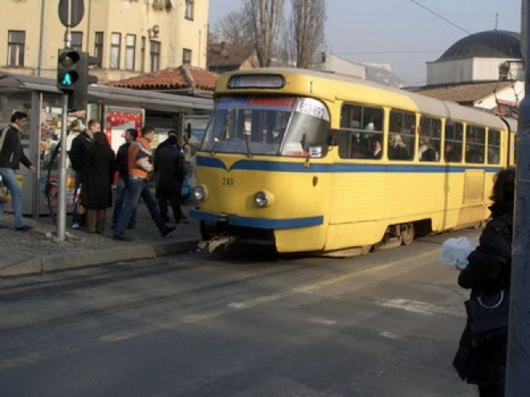 Pucao u putnika u tramvaju