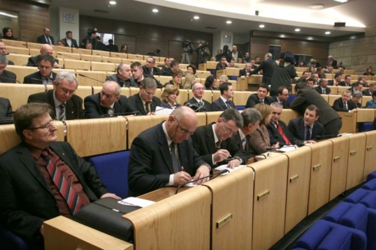 Predstavnički dom Parlamenta usvojio odluku o privremenom finansiranju FBiH