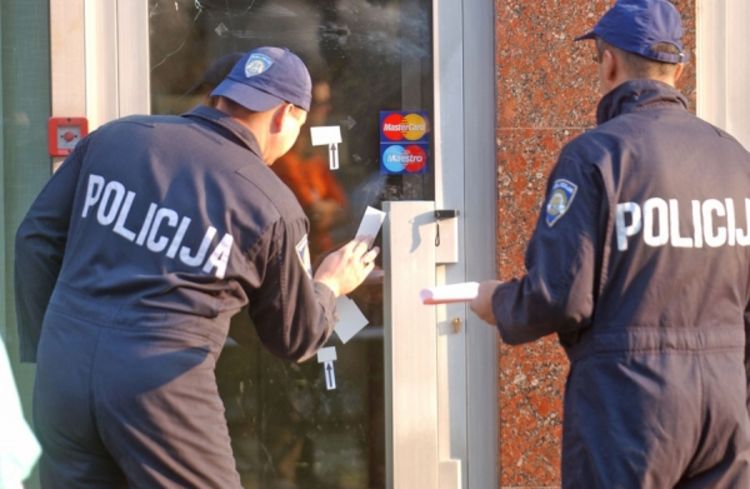 Dok ih je policija tražila, bili u zatvoru, a pljačkali vikendom