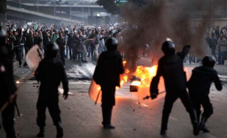 Revolucija u Egiptu:Snimljen trenutak kada je upucan demonstrant (VIDEO)