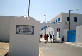 Tunis: Zapaljena sinagoga pokraj policije
