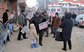 Incident u Kalesiji: Policija pokušala da spriječi Srbe da protestuju