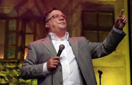 Halid Bešlić: Dosta mi je amatera na estradi
