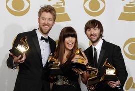 Grammy: Narodnjaci pogazili rokere i repere