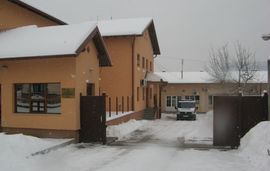 Zatvorenika istukao katancem