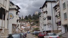 Stolac duboko podijeljen grad