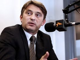 Prvi mart: Čestitke Komšića, Ahmetovića i Mujezinovića