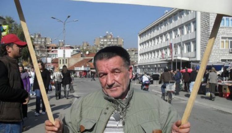 Radnik iz Novog Pazara zakucao sebi ekser u ruku