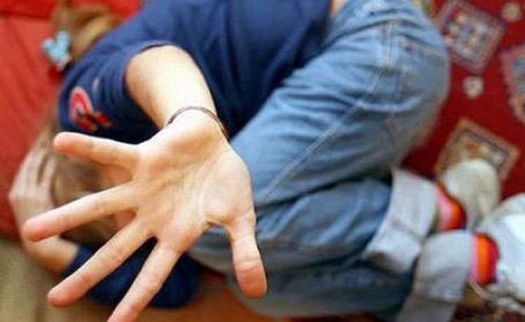 Policija traga za osumnjičenim za blud nad djevojčicom
