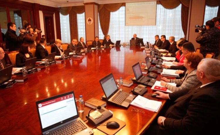 Svim državnim službenicima ukinute privilegije