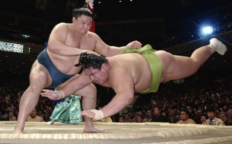 Japan crven od stida zbog sumo rvača
