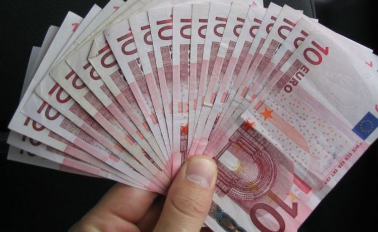 Falsifikovao milione evra i pljačkao kuće
