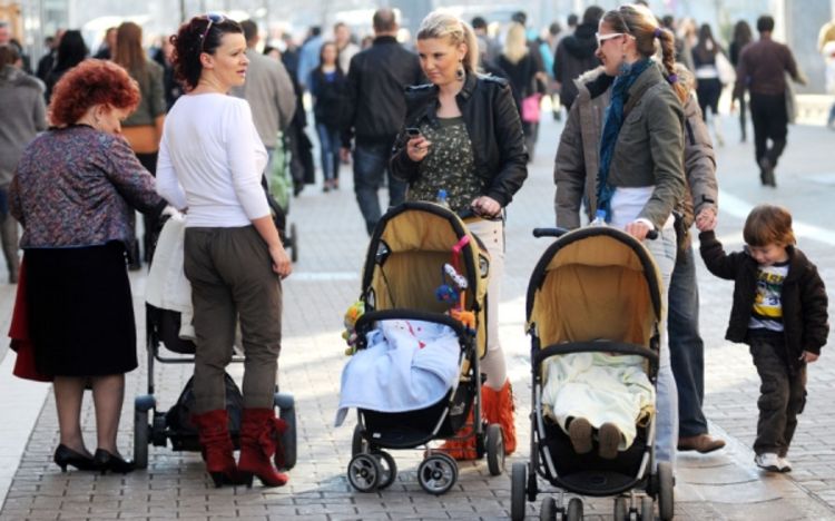 Za porodilje duguju 25 miliona maraka
