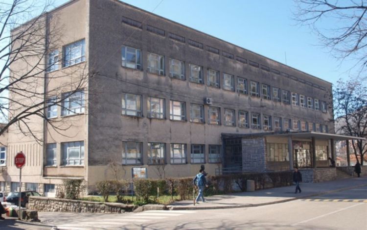 Izostanke pravdaju pred komisijom