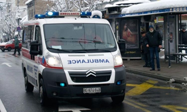 Baka ispala iz autobusa
